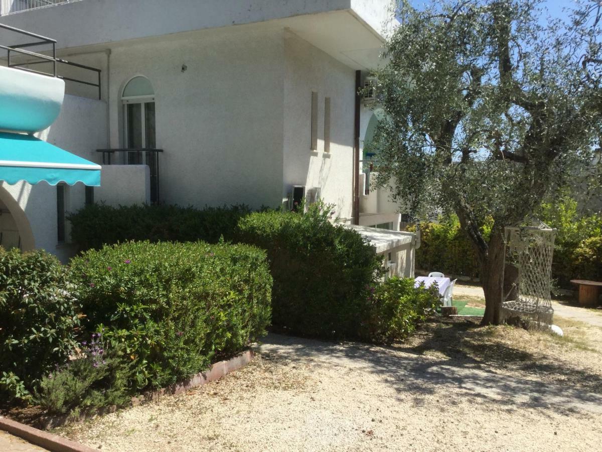 Residence I Faraglioni Mattinata Eksteriør billede
